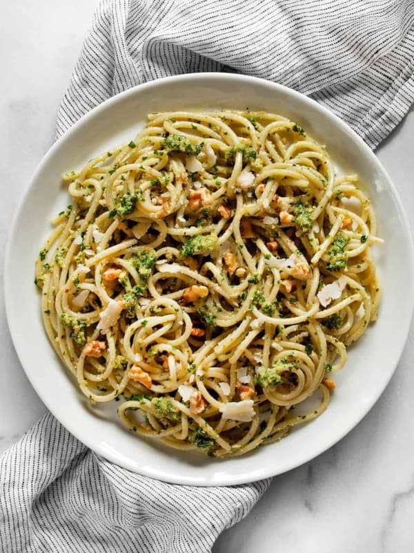Spaghetti with parsley pesto on a plate.