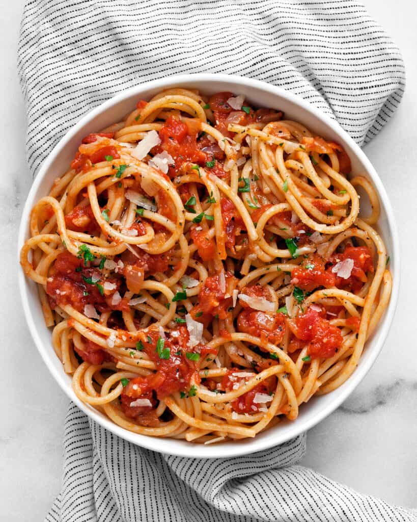 Spaghetti with fresh tomato sauce in a bowl.