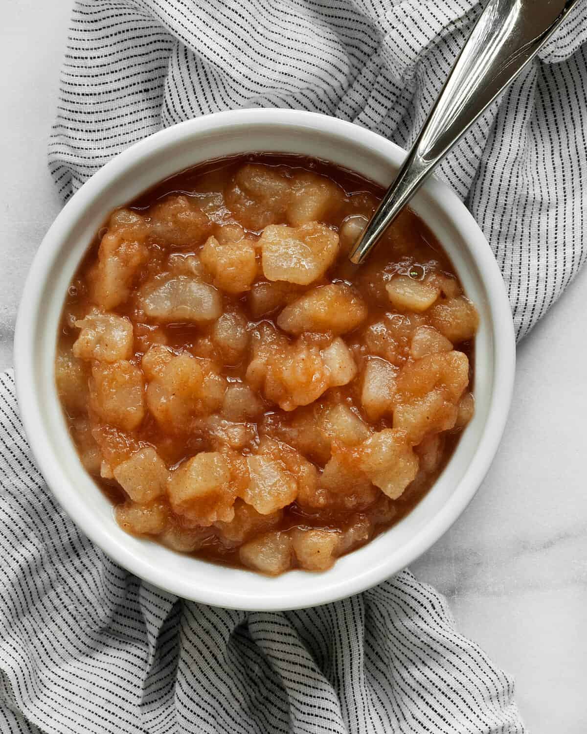 Compote with pears and ginger in a bowl.