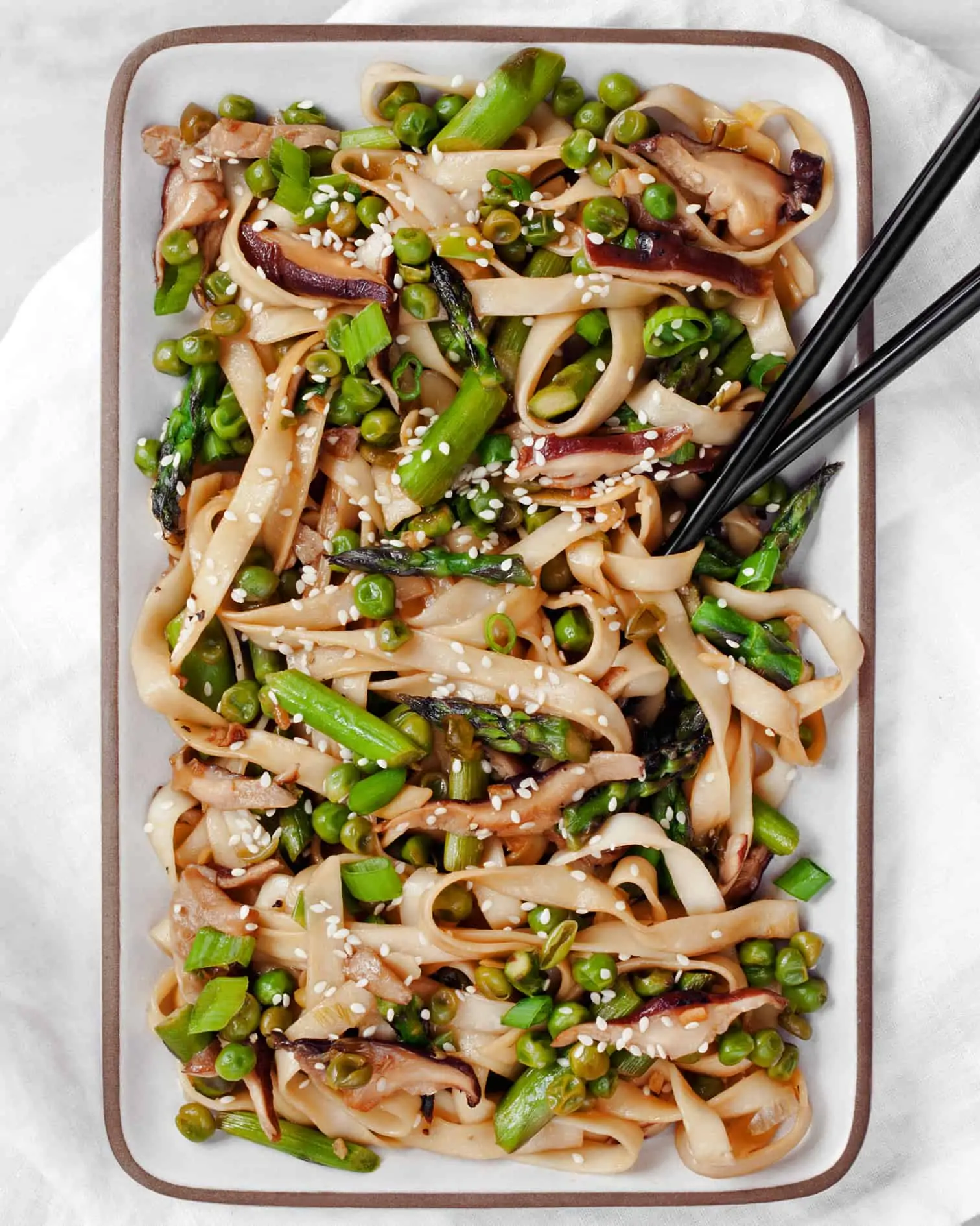 Udon Noodle Stir-Fry with Asparagus, Mushrooms & Peas