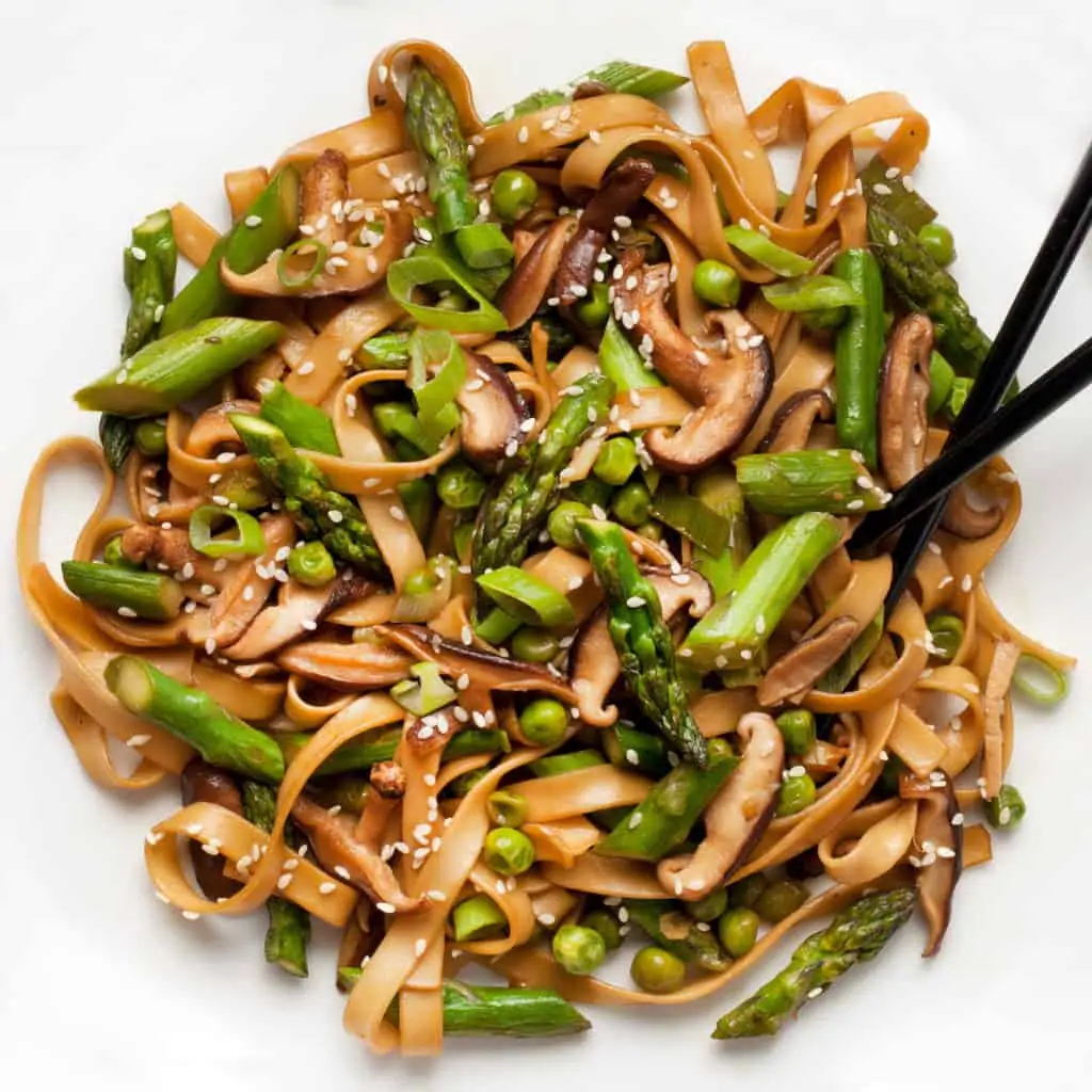 Udon Noodle Stir-Fry with Asparagus, Mushrooms & Peas
