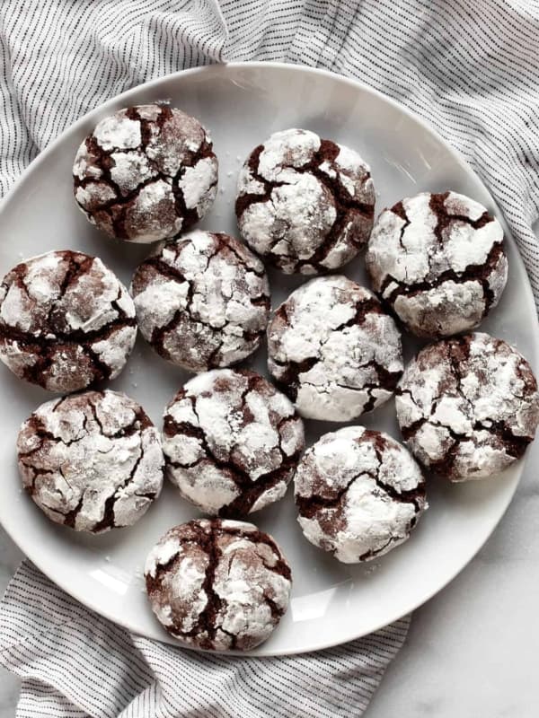 Chocolate crinkle cookies on a serving plate.