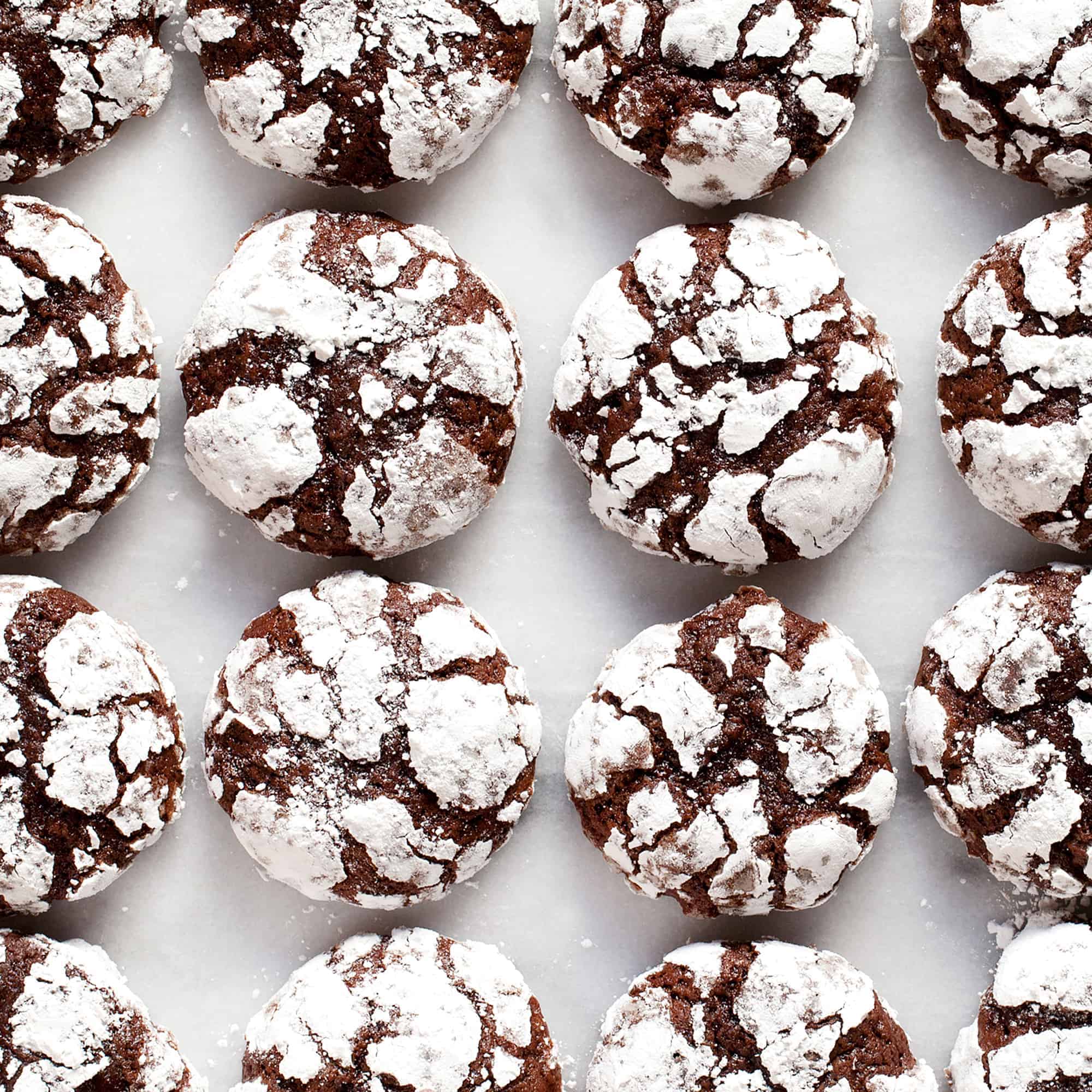 Rows of crinkle cookies lined up.