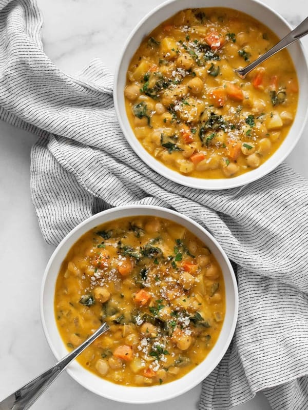 Chickpea soup in 2 bowls.