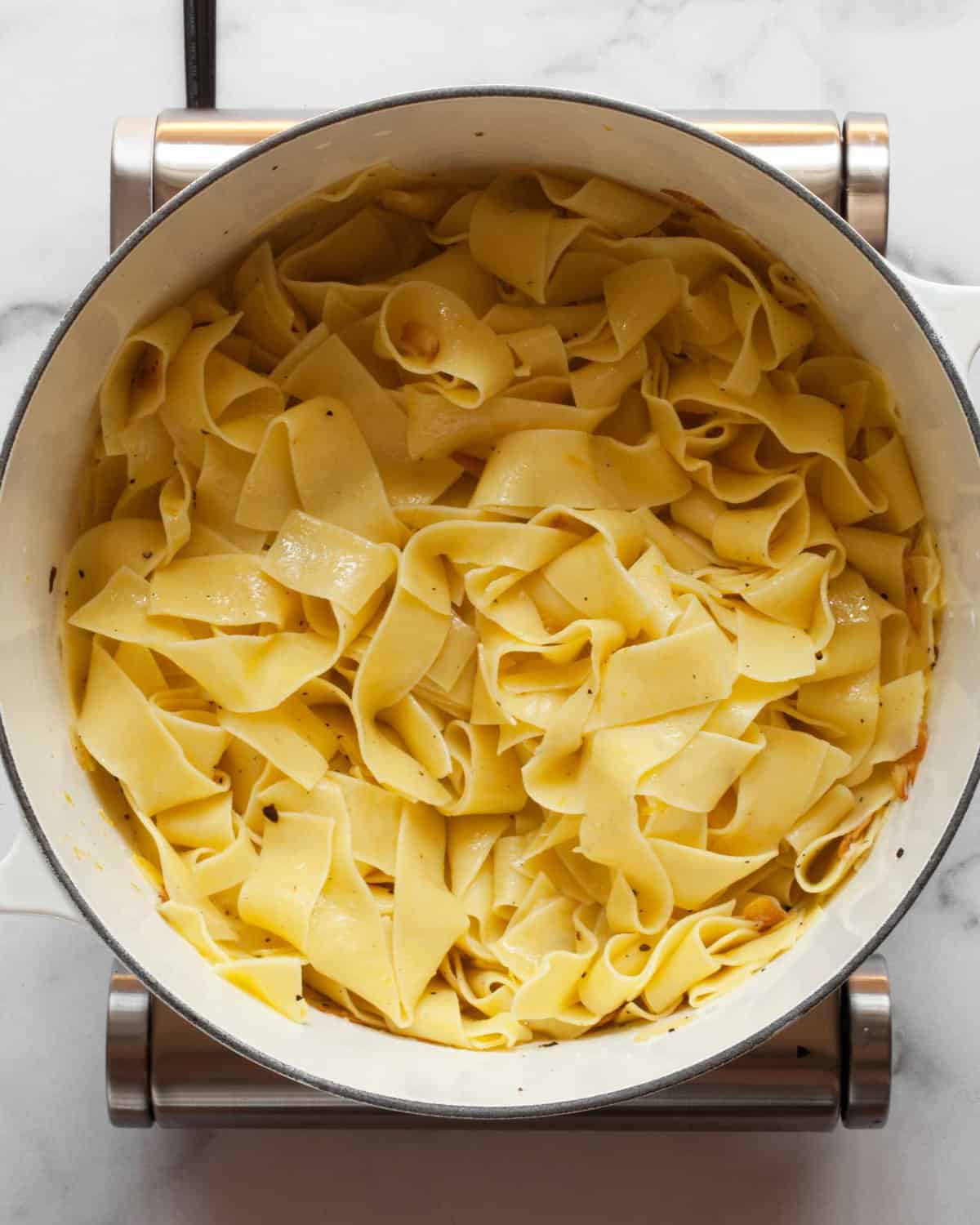 https://www.lastingredient.com/wp-content/uploads/2017/08/how-to-make-herb-pappardelle6.jpg