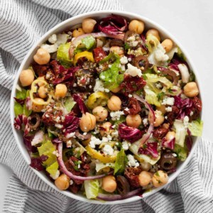 Salad with romaine, radicchio, chickpeas and tomatoes in a bowl.