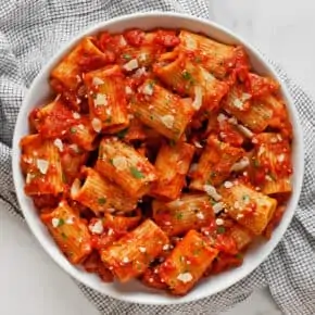 Rigatoni noodles with tomato sauce