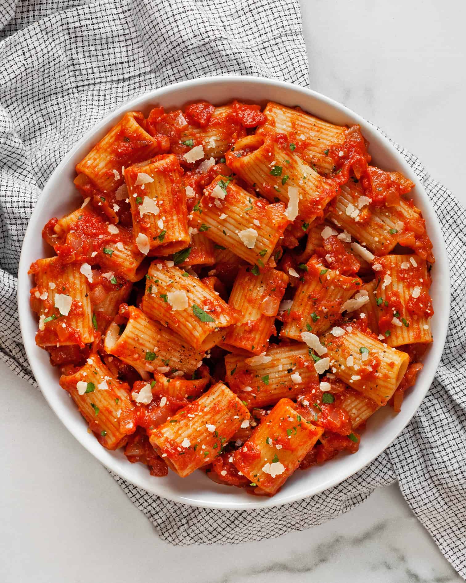 Rigatoni noodles with tomato sauce