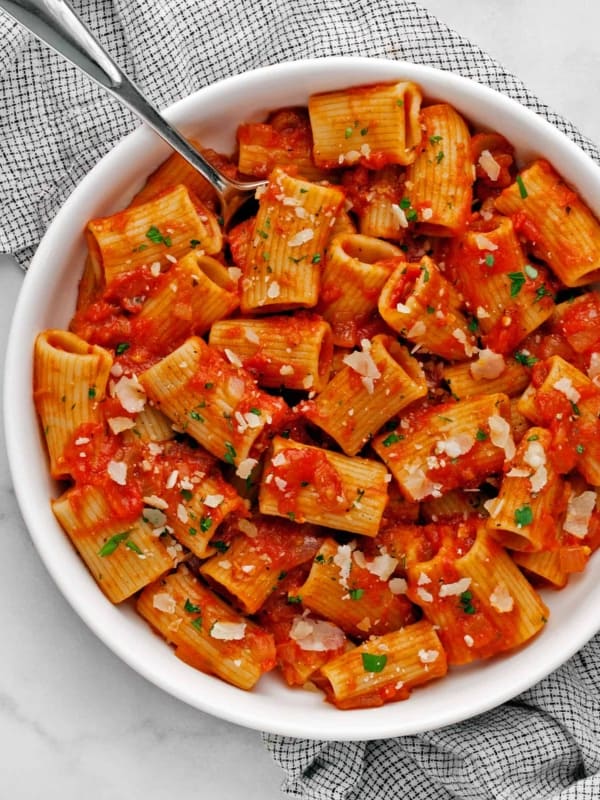 Rigatoni with tomato sauce