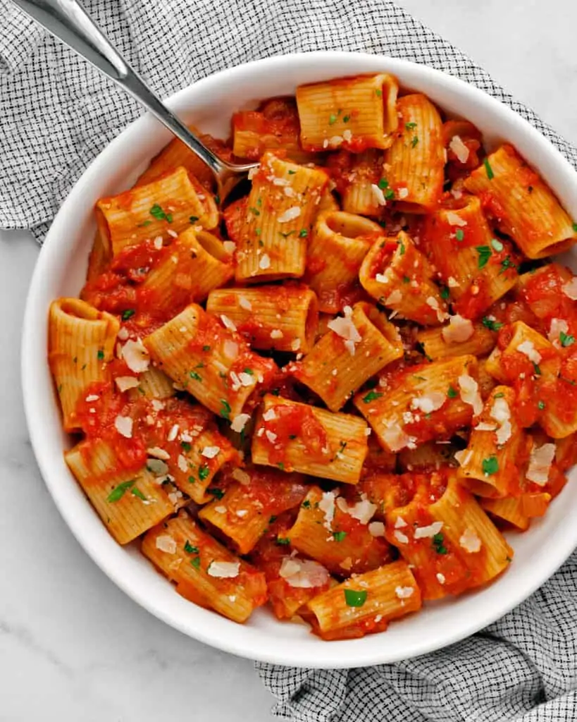 Rigatoni with tomato sauce
