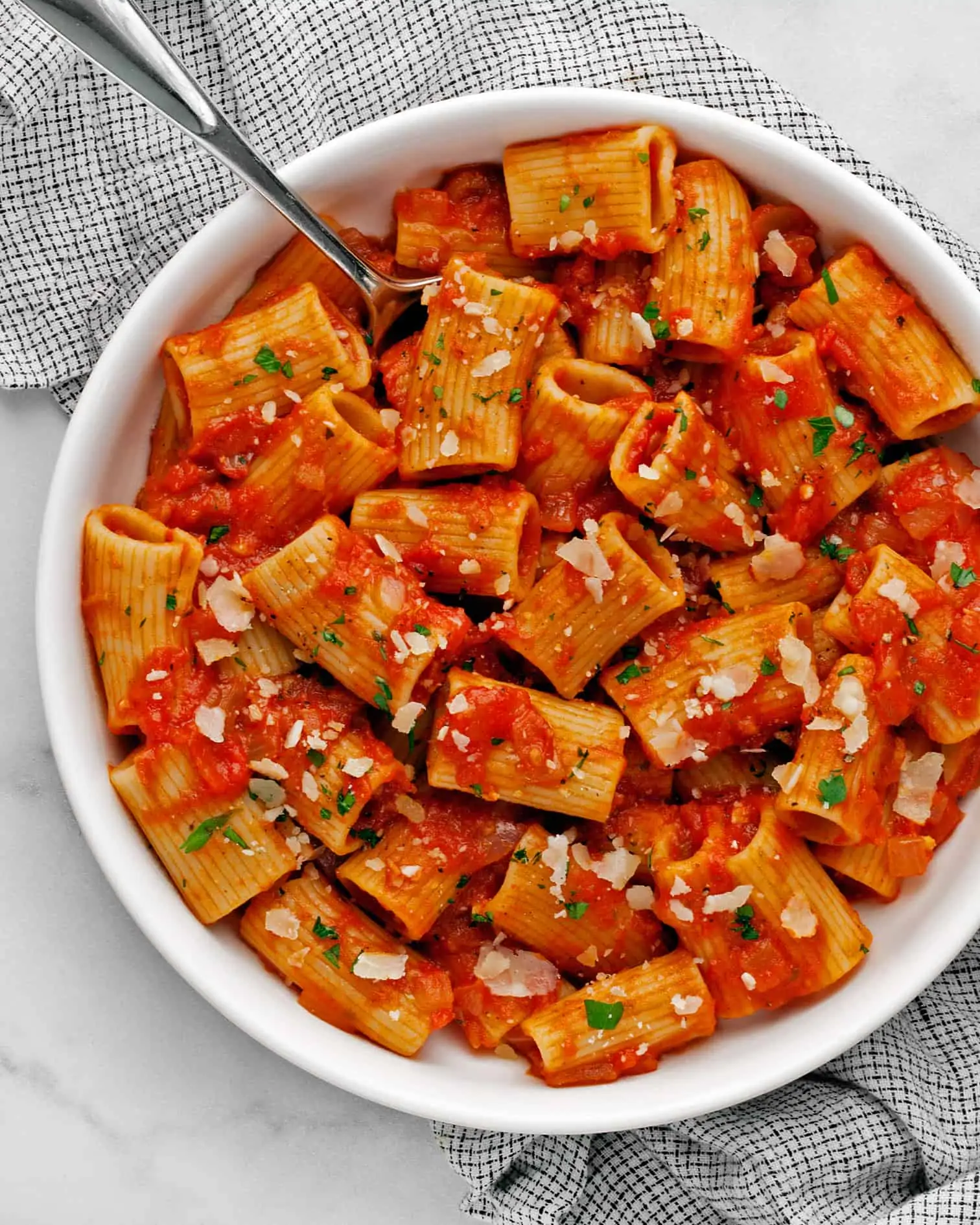 Rigatoni with tomato sauce