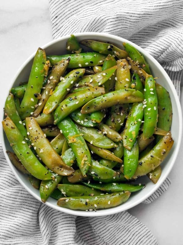 Sautéed snap peas in a bowl.