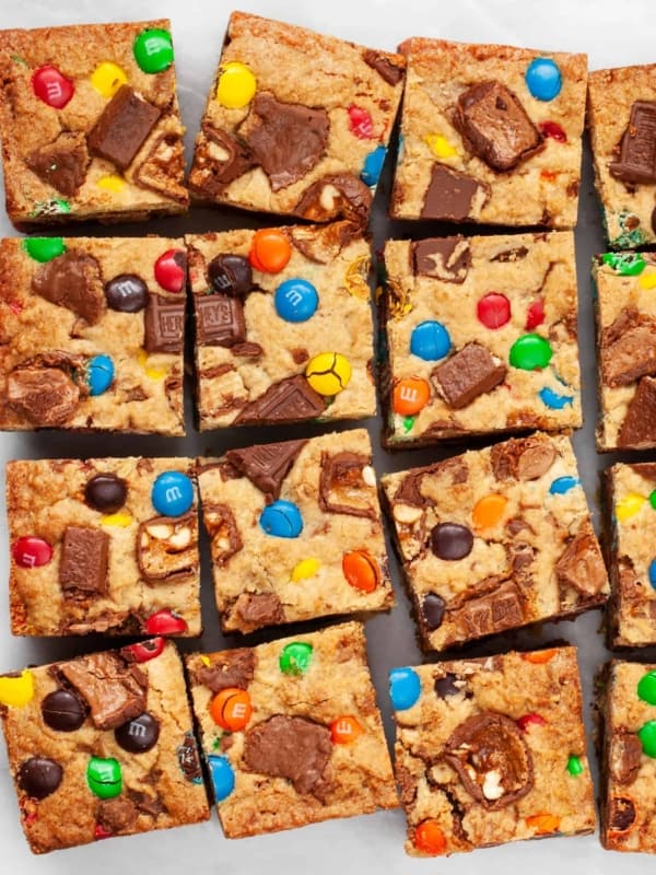 Candy Bar Blondies