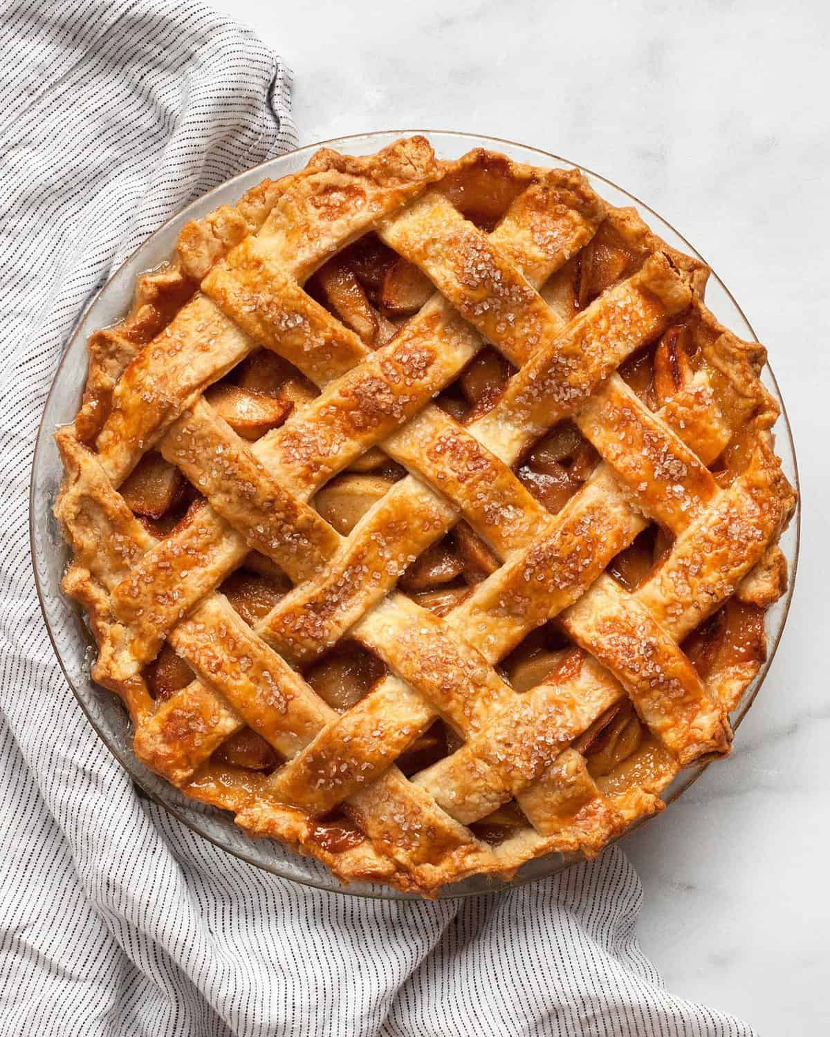 https://www.lastingredient.com/wp-content/uploads/2018/11/caramel-apple-pie3.jpg