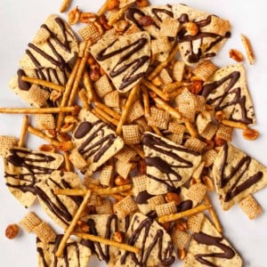 Spicy and Sweet Chipotle Snack Mix