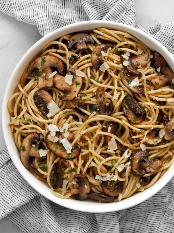 Lemon garlic mushroom spaghetti in a bowl.