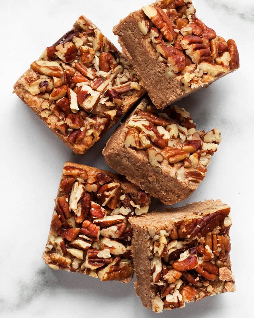Cinnamon squares with pecan topping