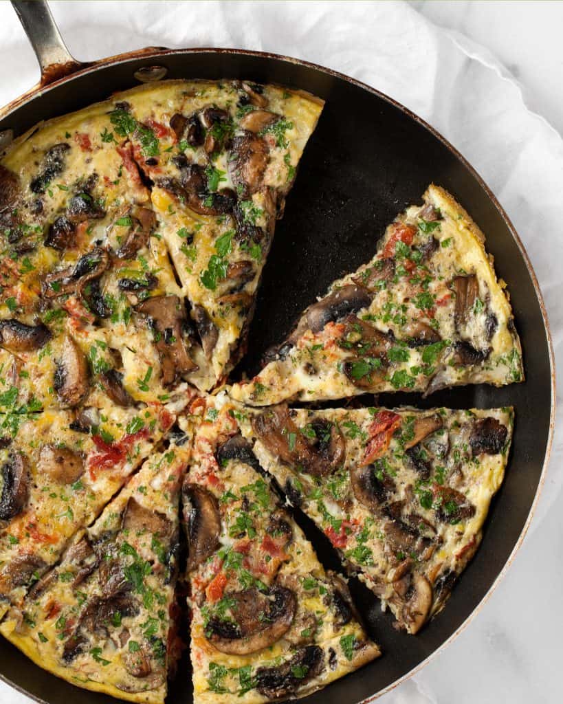 Sliced frittata with mushrooms and tomatoes