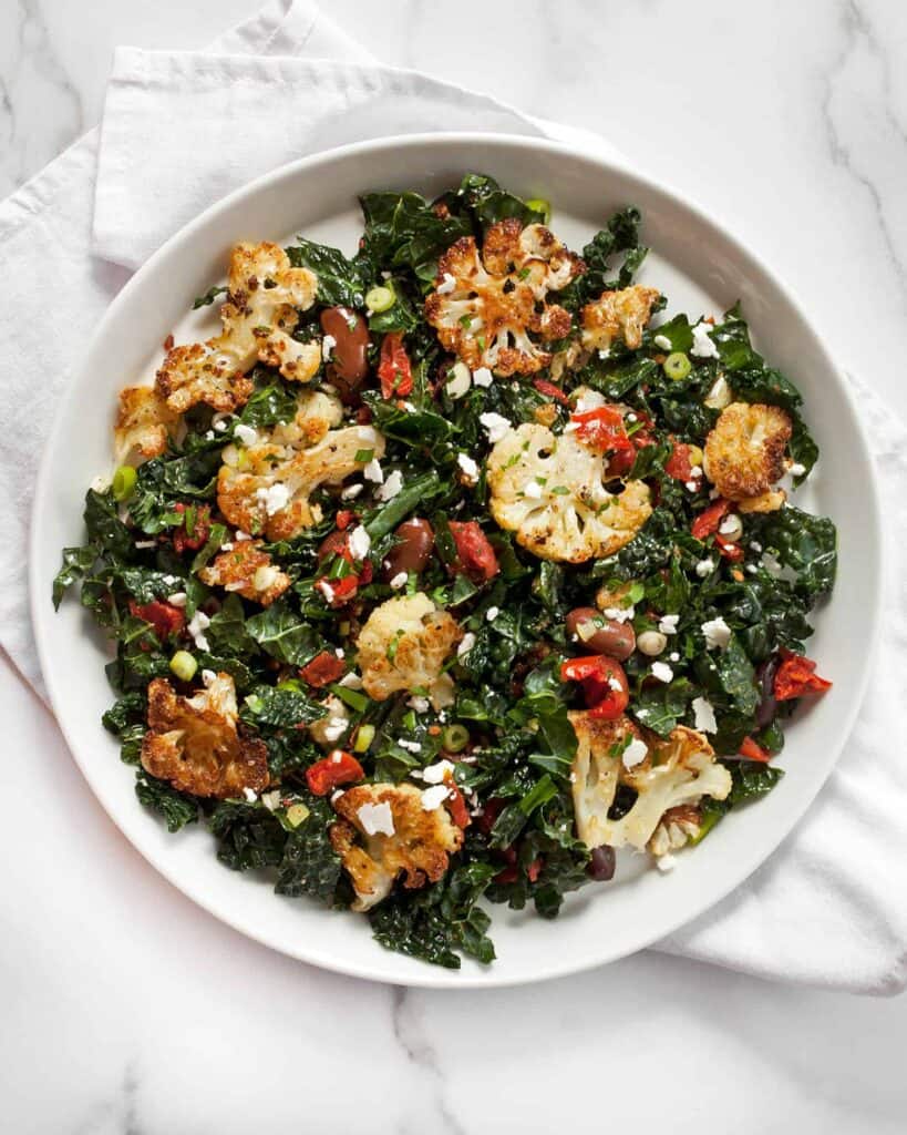 Kale salad with roasted cauliflower, tomatoes and olives