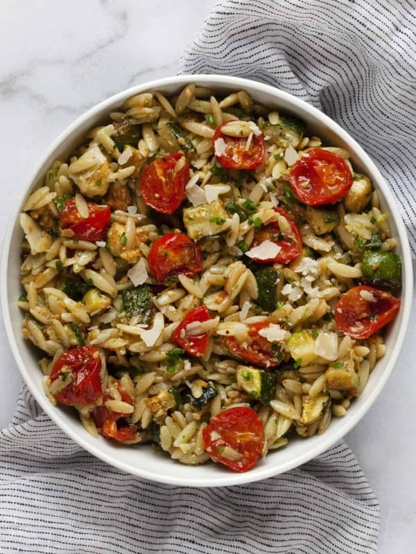 Tomato zucchinii orzo in a bowl.