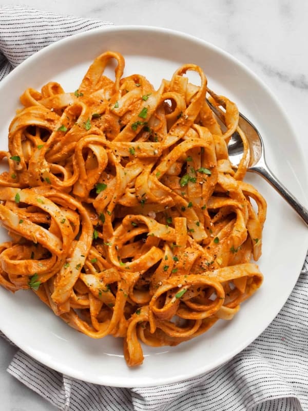 Vegan Creamy Tomato Spinach Pasta