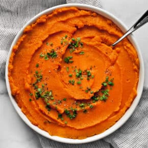 Mashed potatoes in a bowl.