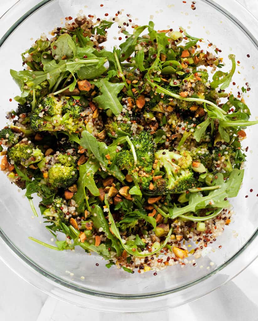 Stir together the quinoa, broccoli and arugula in a bowl