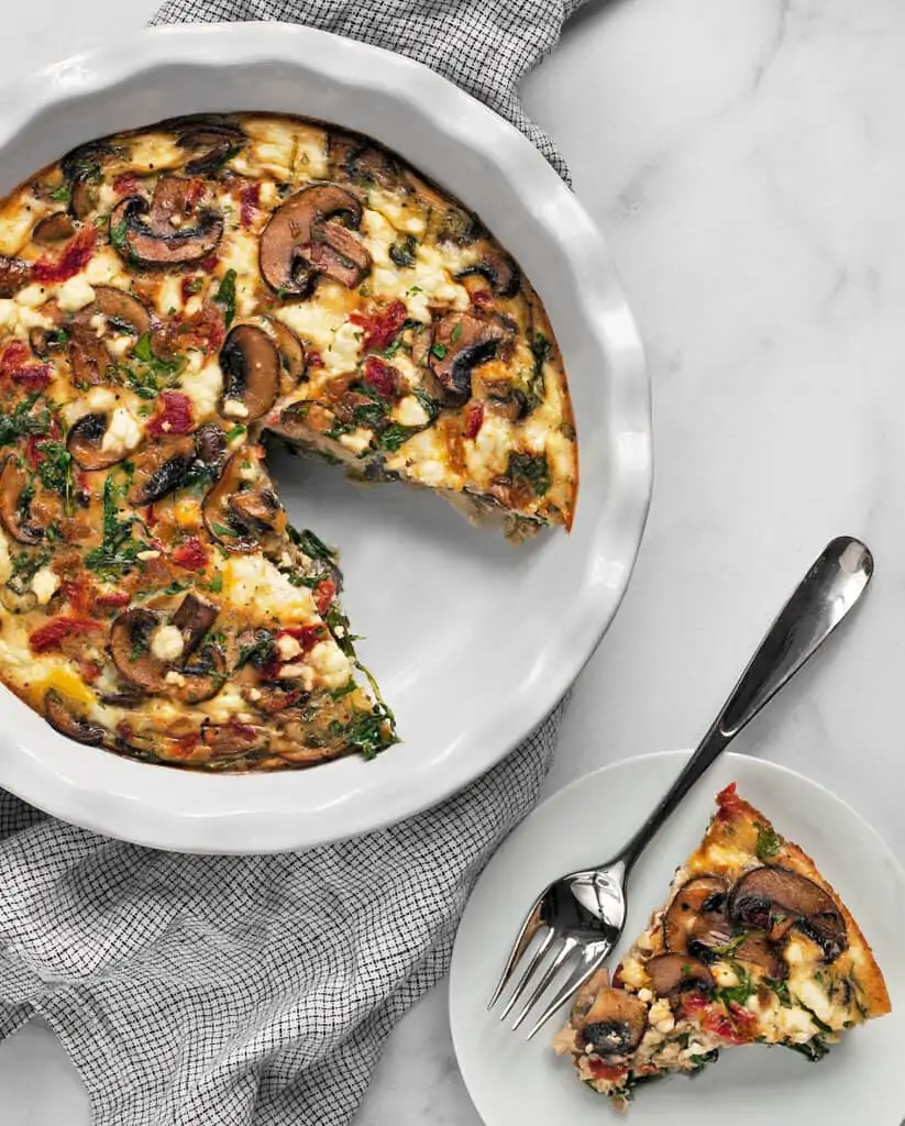 Crustless quiche with mushrooms, peppers and feta
