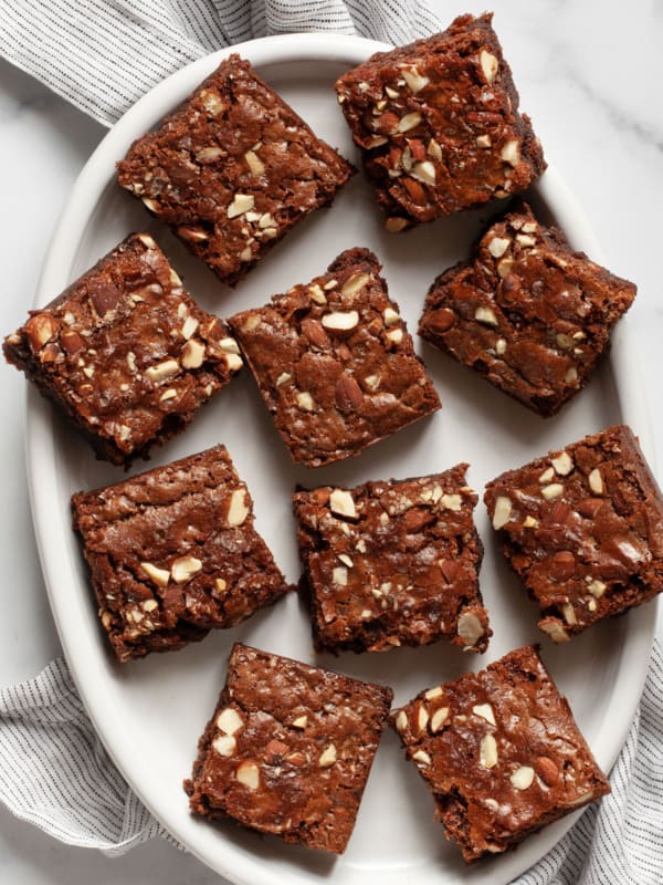 10 brownies on an oval plate.