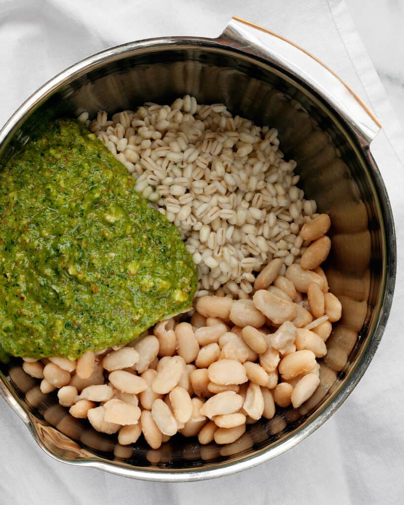 Stir together the pesto and cannellini beans