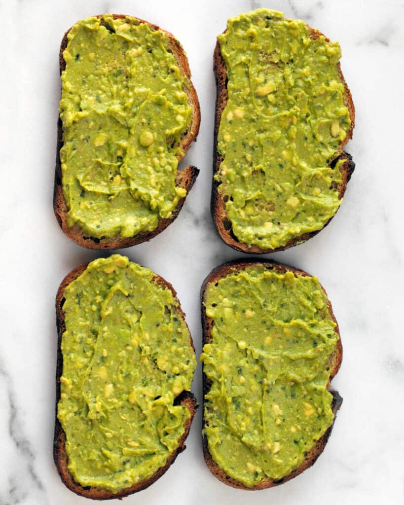 Mashed avocado on toast