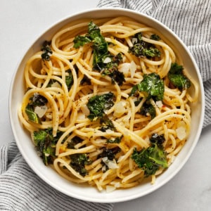 Lemon pepper pasta in a bowl.