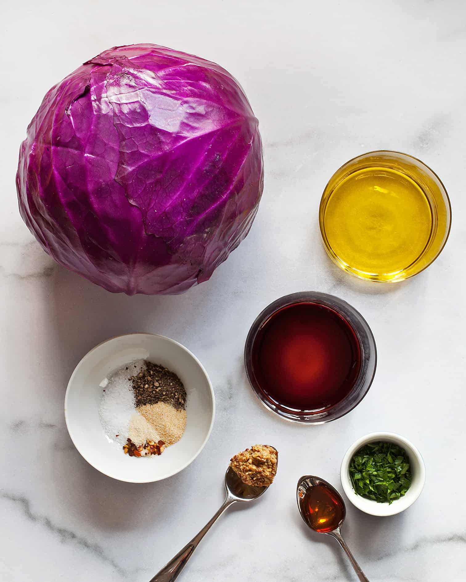 Ingredients including red cabbage, oil, balsamic vinegar, mustard, spices and parsley.