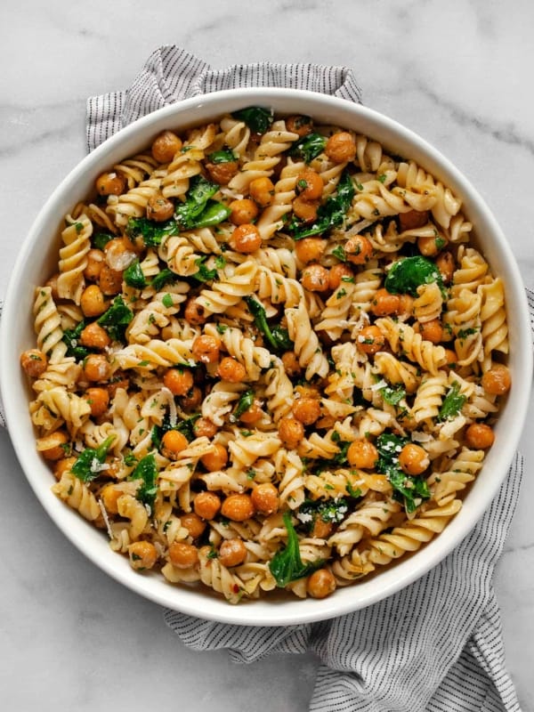 Chickpea and spinach pasta in a bowl.