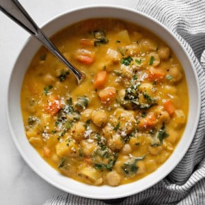 Chickpea soup in a bowl.