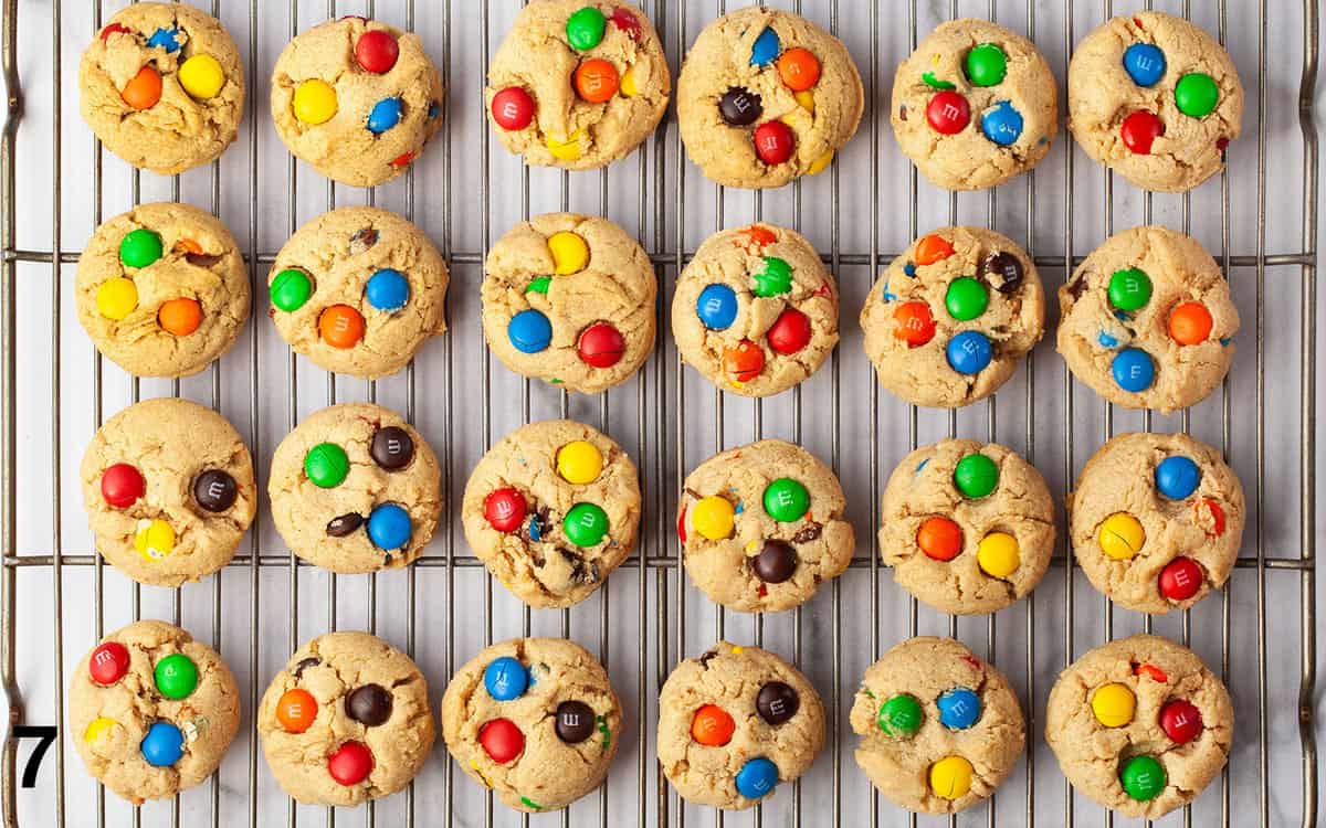 Cookies on a cooling rack.