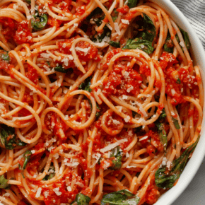 Tomato basil pasta in a bowl.
