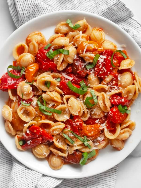 Roasted tomato pasta on a plate.