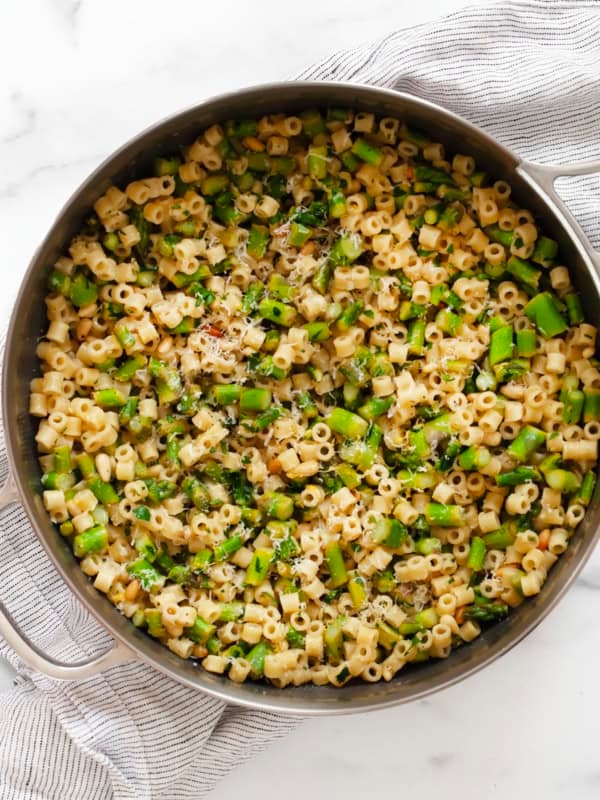 Lemon asparagus pasta in a skillet.