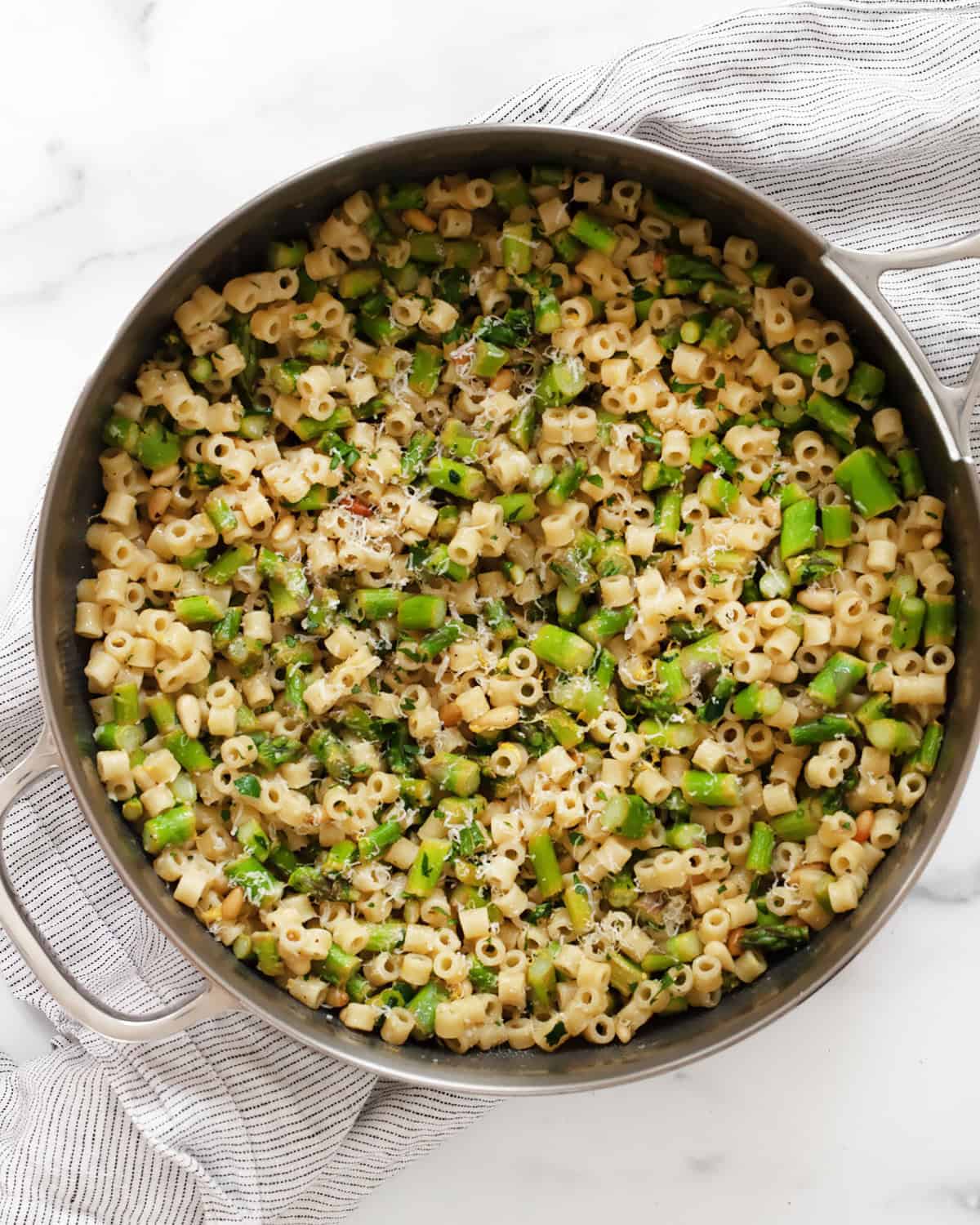 Lemon asparagus pasta in a skillet.