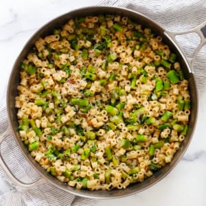 Lemon asparagus pasta in a skillet.