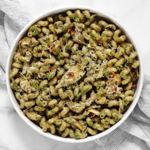 Artichoke pasta with spinach pesto in a bowl.